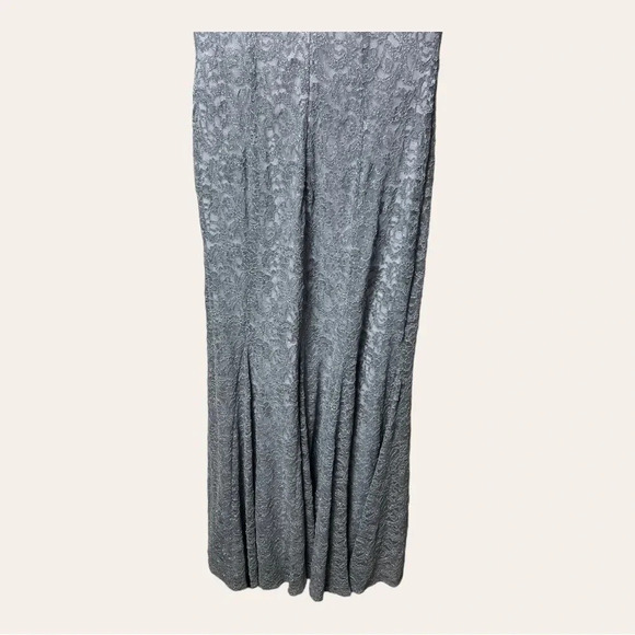 R&M RICHARDS OFF THE SHOULDER LACE GOWN SIZE 8 WHITE/SILVER/PLATINUM‎ IN COLOR - Picture 12 of 12